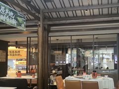 -阿瓦山寨·湘菜现炒·剁椒鱼头王(咸阳总店)