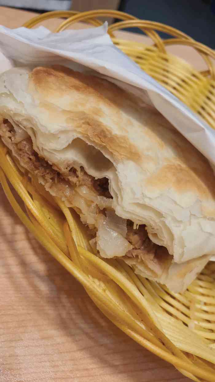陕十三肉夹馍(华光路店)-"这应该是比较新的一家店了吧,因为点评上显.