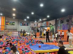 -极限Jump蹦床·新潮玩运动世界·室内乐园·团建·派对中心