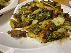 自制酸菜炒牛肉-宏记广东客家菜(丰汇店)
