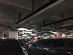 -虹桥火车站-停车场