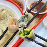 咬一口是什么感觉⁉️ 现包现吃鲜虾蟹籽水饺