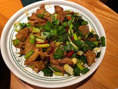 蒜苗小炒肉-云海肴·汽锅鸡·云南菜(天山百盛优客店)