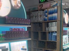 -英伦眼镜蔡司依视路折扣店(通州万达店)