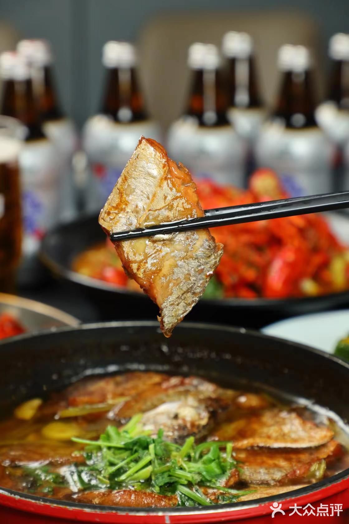 吃小龙虾尝尝鲜啦！