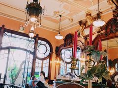 -Majestic Café