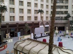 从五楼向三楼拍的餐厅-北京王府井天伦王朝酒店