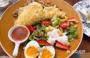 Salmon Tuna Mushroom Spinach Omelette