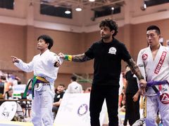 -菠萝格斗巴西柔术训练馆