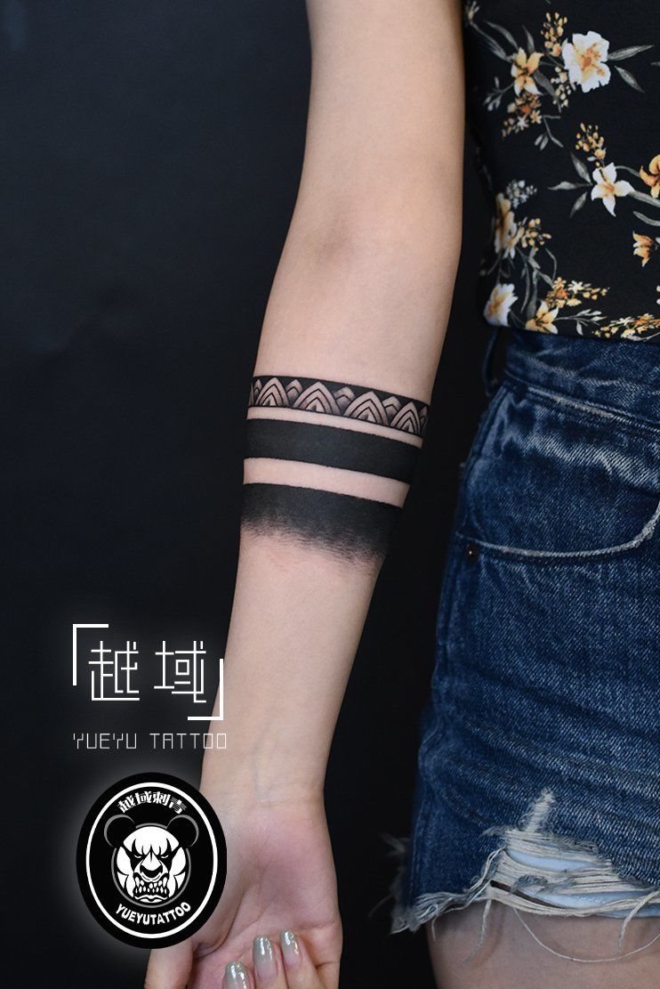手臂臂环纹身图案