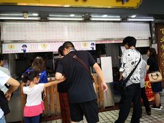等位区-百花传统甜品店(原址店)