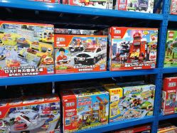 -逝水玩具折扣店