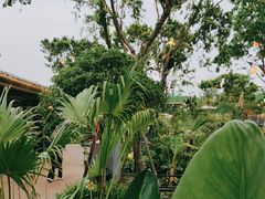 -茅草房·河畔园林火锅