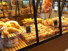 面包甜点陈列柜-Dough&Joe团憩(瑞虹天地月亮湾店)