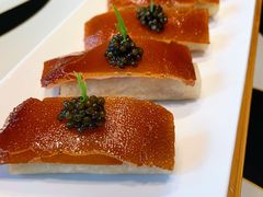 鱼子酱配脆皮烤乳猪-广州文华东方酒店·江-由辉师傅主理