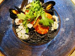 缤纷墨鱼汁海鲜意面-囧吉香生蚝牛排馆(湖北路店)