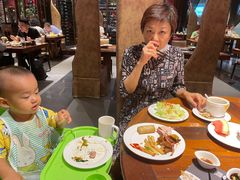 -四海一家自助餐(益田假日广场店)