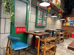 大堂-超越炭火牛蛙火锅鸡(河东店)