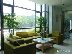 -莫泰酒店(上海虹桥北新泾地铁站天山路店)