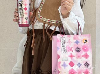 第一次喝茶理宜世就被惊到了 不愧是店员推荐的荔枝季新品