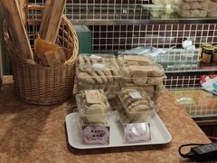 蟹壳黄-国际饭店·帆声西饼屋(黄河路店)