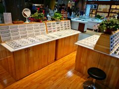 -MiRi眼镜连锁·蔡司·尼康控优点合作店(莘庄店)