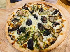 罗勒烤鸡肉蘑菇酱薄饼-Ufufu cafe(天神巷店)