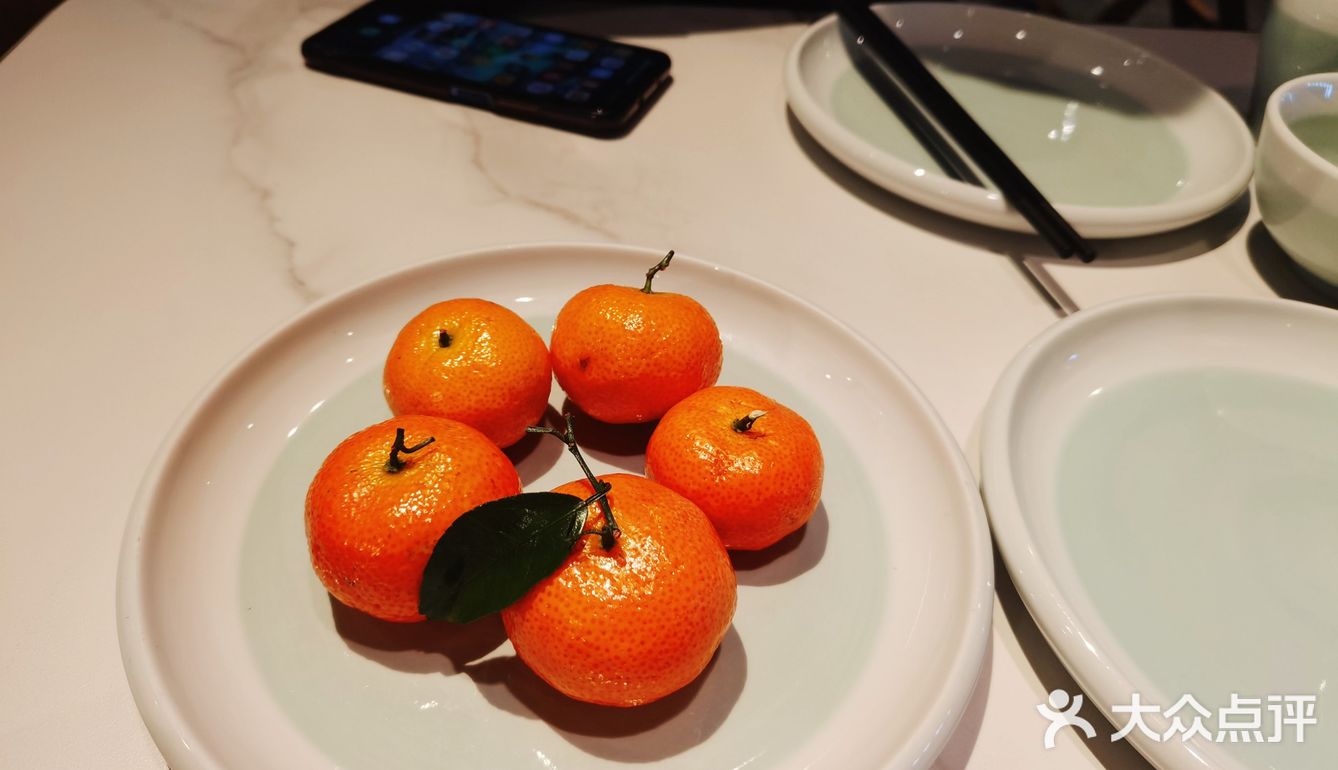 在前门粮食店街 一进门就倒了柠檬水并且上了免费的水果