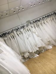 -觅白婚纱礼服馆