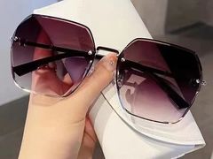 -爱视眸Eyeblling眼镜·依视路·蔡司镜片折扣店(百联南方商城购物中心)