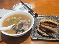 -老天桥酱肉烧饼夹肘子(天桥店)