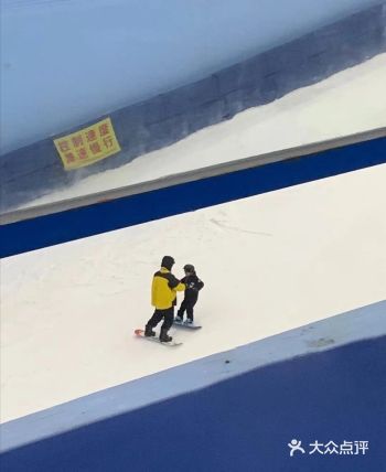 最近打卡了滑雪这项运动，真的是太好玩了。