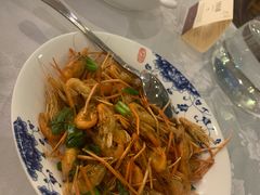 葱爆河虾-满江红四季餐厅 · 国家五钻级酒家(新纪元大酒店店)