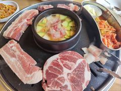 -江南猪肉商会无限续吃(弘大店)