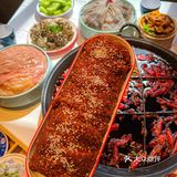 第一次吃藤椒滑牛肉！这家老火锅的菜不摆了