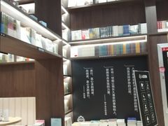 -钟书阁(群光广场店)