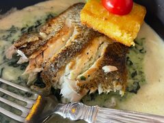 香煎海鲈鱼配奶油菠菜-火车头法国西餐厅