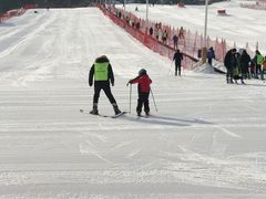 -荣盛康旅野三坡滑雪场