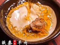 温黄酒-老街烧烤大排档·地道湖北菜·龙虾馆(汉口火车站店)
