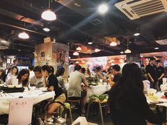大堂-鲜入围煮花胶鸡海鲜火锅