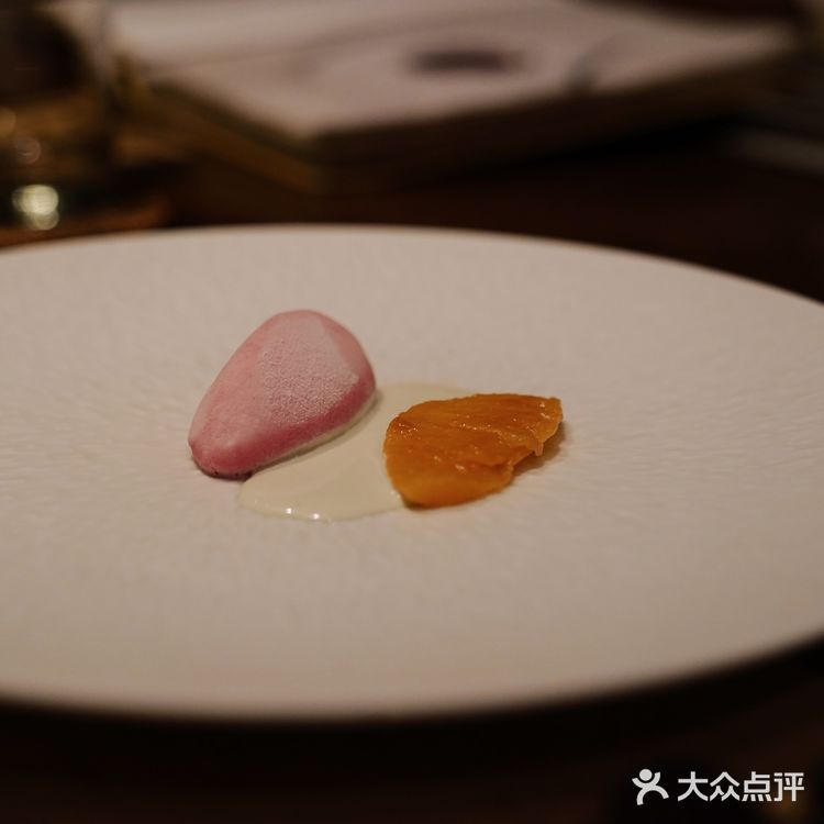 搭配煎蛋造型的迷迭香和芒果酱 萌!