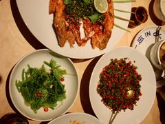 香茅草烤鲈鱼-一坐一忘云南菜(卓悦中心)