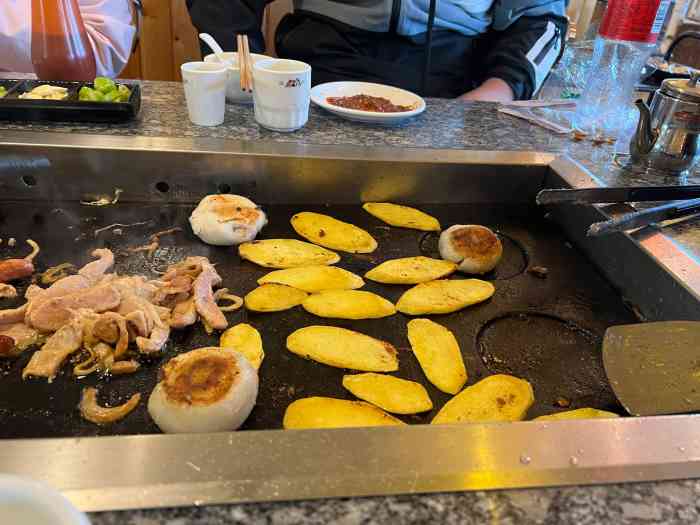 长白山脚下吃柴火烤肉