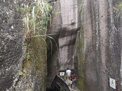 -伍山海滨石窟