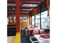 靠窗位-羊家胡同·龙虾烧烤火锅(龙汇路店)
