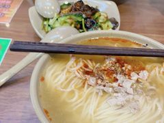 -亮亮面馆(经六路店)
