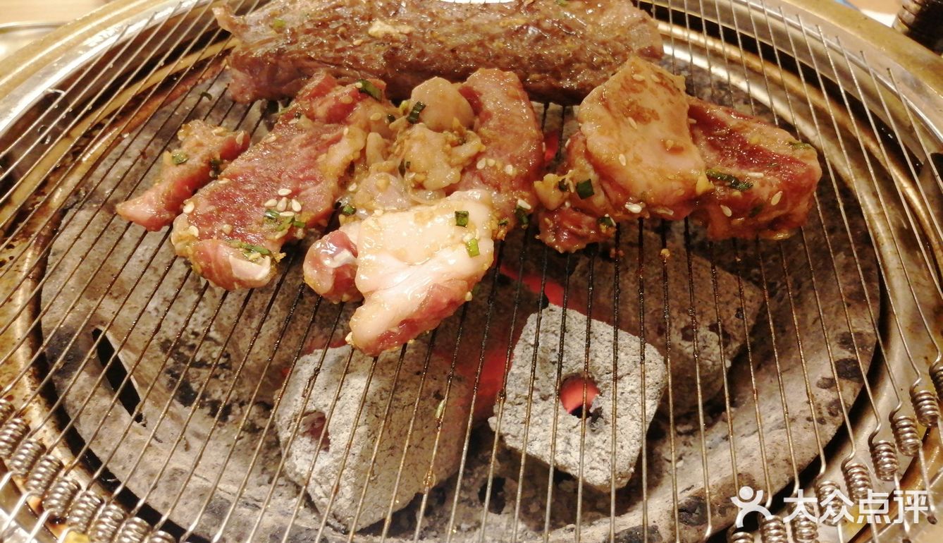 我要吃肉肉，吃烤肉