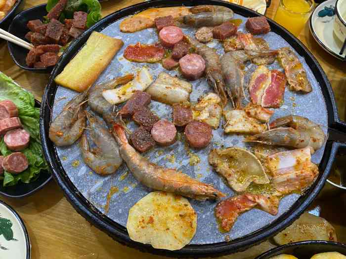 旺记烤肉(中医药大学店)-"[薄荷]环境: 店里环境还不错,挺干净整.