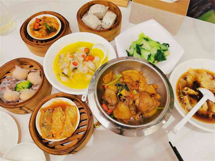 荔枝角餐厅(八佰伴中心店)-"一家评分不高的粤菜店,因为不用排队就