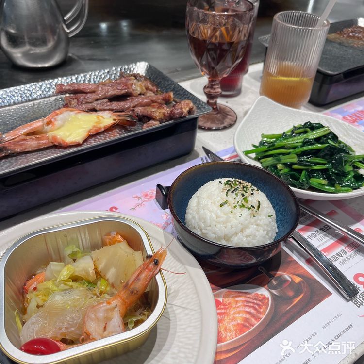 来店里吃个中午的工作餐！也就点了这些菜！好吃